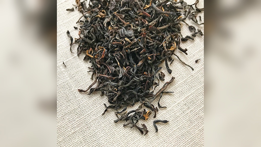 Pile of dark, twisted Earl Grey loose leaf tea
